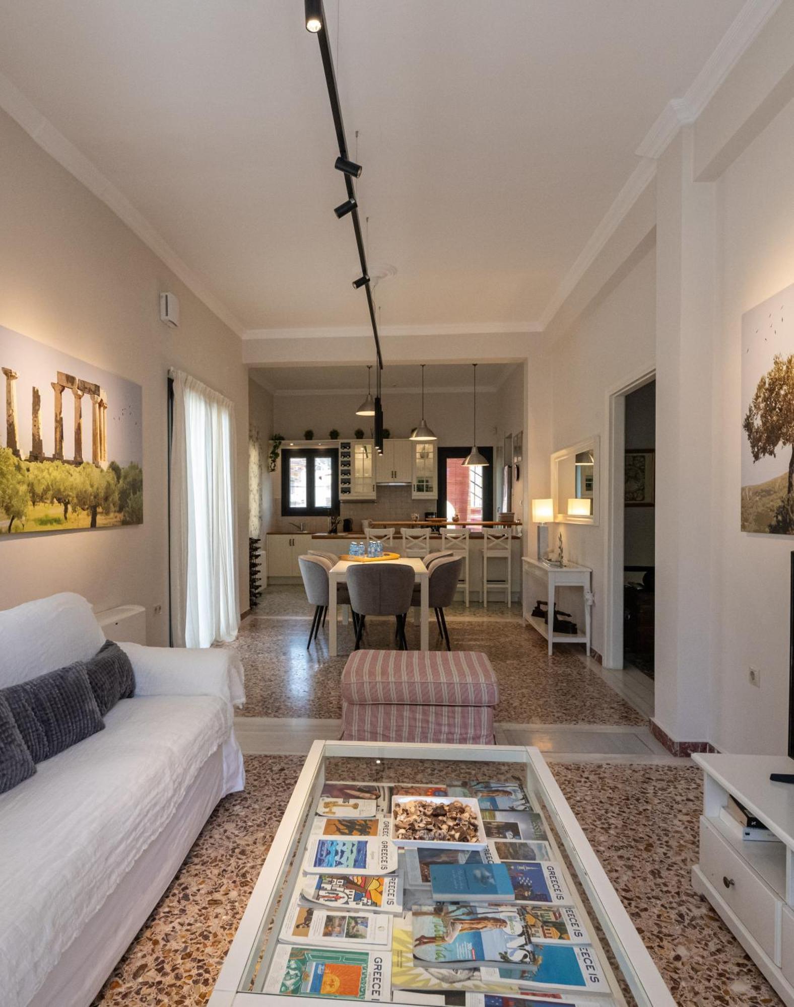 Вилла Angelinas Quarters - Mediterranean
